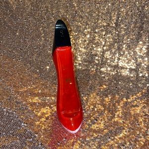 Very Good Girl perfume